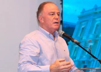 Renato Casagrande e o Bonde da História: O Último Suspiro da Esquerda Democrática?