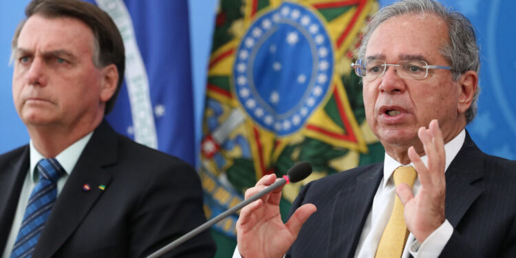 Bolsonaro veta PL que dispensa carência do INSS para novas doenças